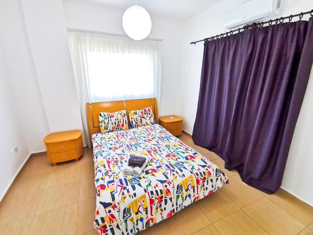 Off Course Seaview Apartment Ларнака Екстер'єр фото