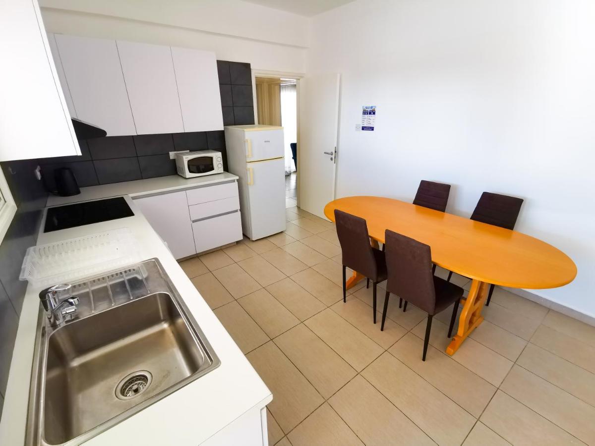 Off Course Seaview Apartment Ларнака Екстер'єр фото
