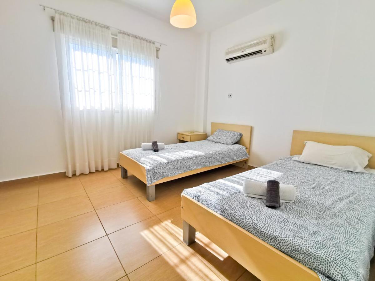 Off Course Seaview Apartment Ларнака Екстер'єр фото