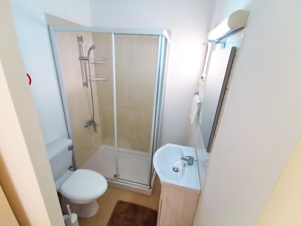 Off Course Seaview Apartment Ларнака Екстер'єр фото
