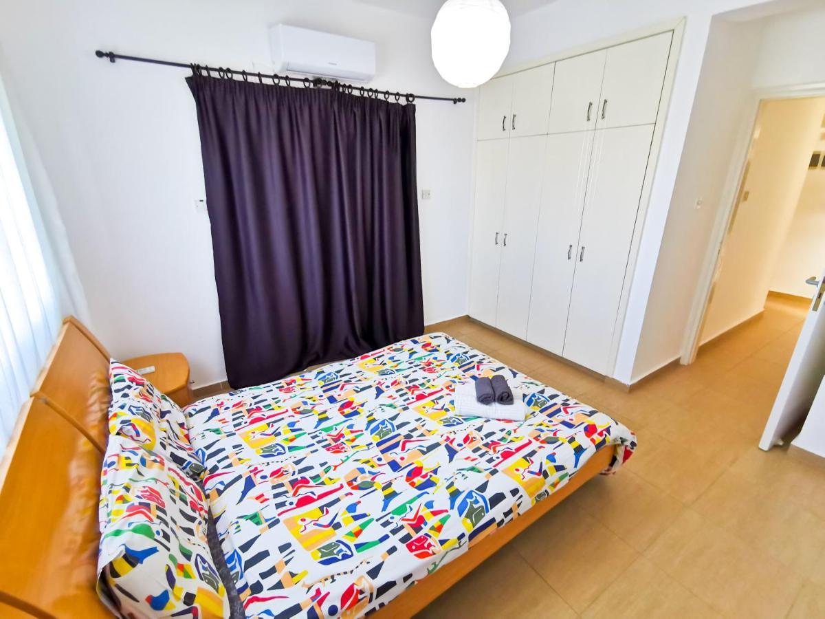 Off Course Seaview Apartment Ларнака Екстер'єр фото