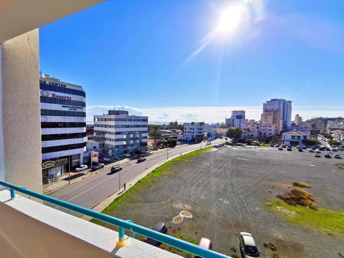 Off Course Seaview Apartment Ларнака Екстер'єр фото